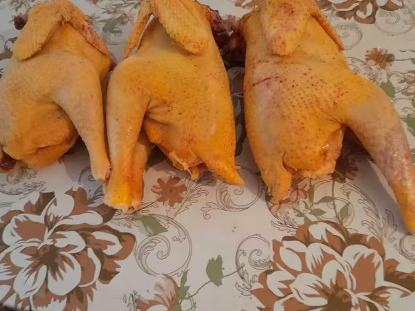 Vindem carne de pasăre