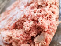 Корм для собак,куриц, свиней,кошек,уток и.т.д дробленые кости броллера — Foto 1