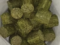 Distribuim furaj granulat,brichet de lucerna si nisip tratat pentru chinchilla (шиншила,sinsila) — फ़ोटो 1