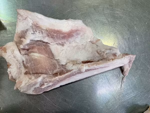Щека свиная на шкуре