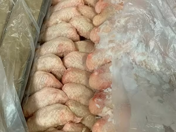 Крыло цыпленка бройлера