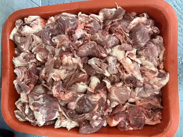 Мясо свиных голов тримминг не жирное