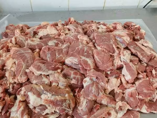 Мясо голов, тримминг свиной головной