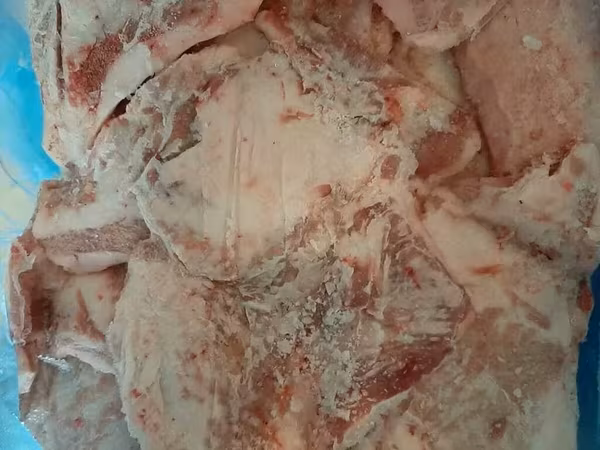 Щековина свиная без шкуры