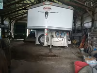 2001 Sundowner Trailers Sunlite Gooseneck Horse Trailer — photo 4