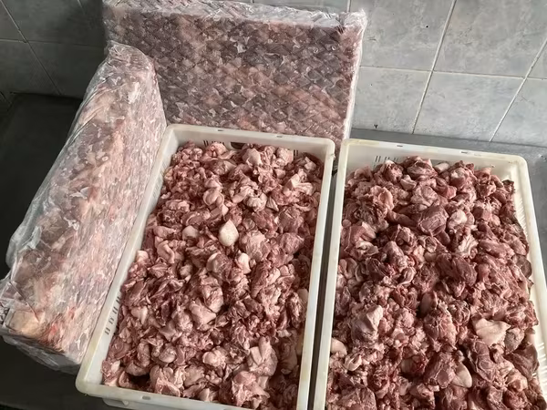 Обрезь свиных голов